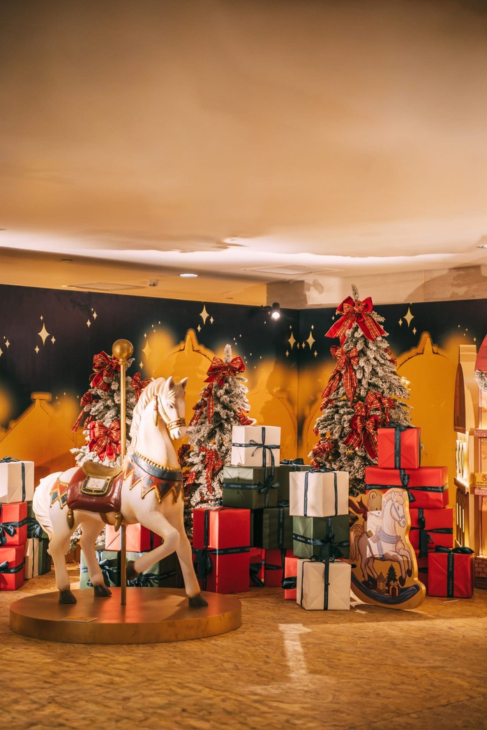 TP HCM lần đầu có làng giáng sinh - Ảnh 2.