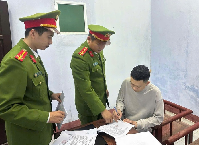 Khởi tố Võ Ngọc Hoàng - người lao ô tô lên vỉa hè, tông 4 người bị thương  - Ảnh 1.