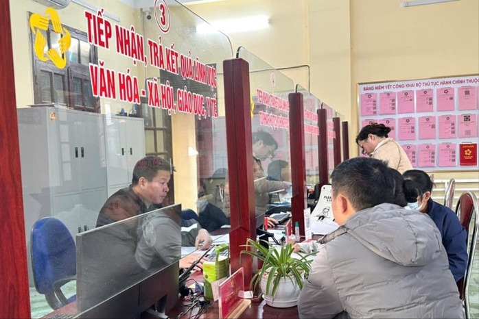 Đưa dịch vụ c&ocirc;ng về với bản l&agrave;ng, người d&acirc;n - Ảnh 1.