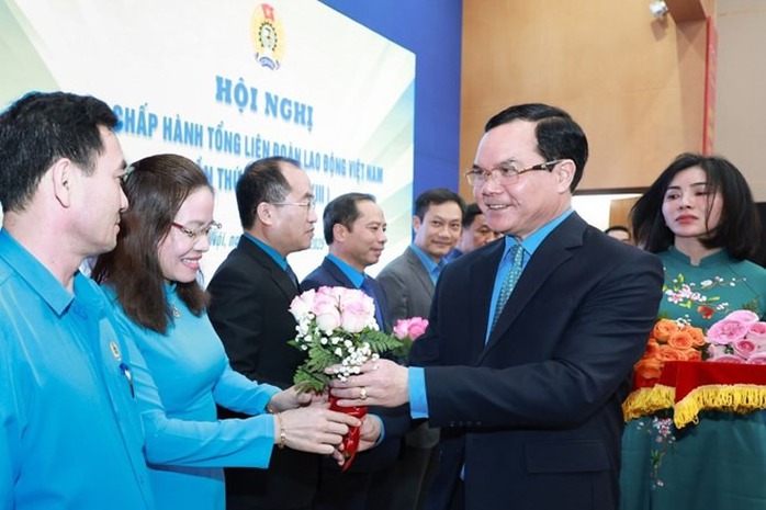 Bầu bổ sung 20 Ủy viên Ban Chấp hành Tổng LĐLĐ Việt Nam khóa XIII - Ảnh 1.