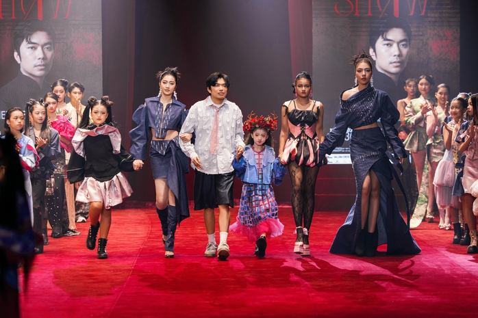 H'Hen Niê thần thái mở màn cho Extra men show - Ảnh 12.