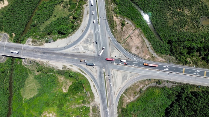 ĐỘT PHÁ HẠ TẦNG, KIẾN TẠO VỊ THẾ (*): Trục kết nối kinh tế mới của miền Trung - Ảnh 1. ĐỘT PHÁ HẠ TẦNG, KIẾN TẠO VỊ THẾ (*): Trục kết nối kinh tế mới của miền Trung - Ảnh 1.