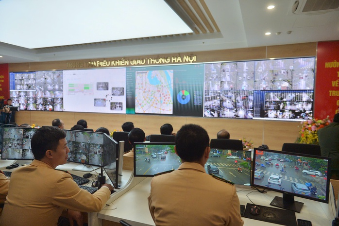 Công an Hà Nội lắp đặt camera AI giúp nâng cao an ninh và trật tự giao thông - Ảnh 2. Công an Hà Nội lắp đặt camera AI giúp nâng cao an ninh và trật tự giao thông - Ảnh 2.