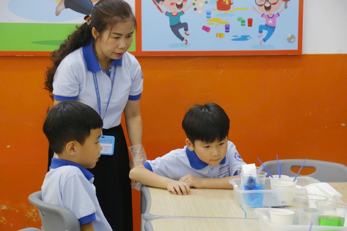 Tăng phụ cấp giáo viên giúp nâng cao chất lượng giáo dục và thu hẹp chênh lệch - Ảnh 1. Tăng phụ cấp giáo viên giúp nâng cao chất lượng giáo dục và thu hẹp chênh lệch - Ảnh 1.