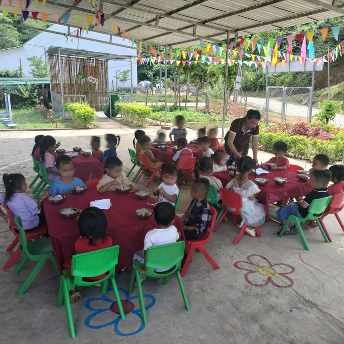 Dự án “Nuôi em - Nghệ An”: Thực hiện trực tiếp với trường, không qua Sở GD-ĐT - Ảnh 1.