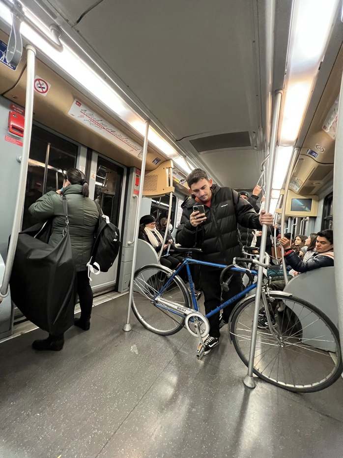 Milan: Phận người xa xứ giữa kinh đô tráng lệ - Ảnh 3.