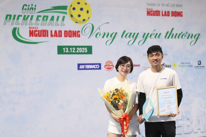 Giải Pickleball "V&ograve;ng tay y&ecirc;u thương" B&aacute;o Người Lao Động 2025: Tưng bừng khai mạc - Ảnh 4.