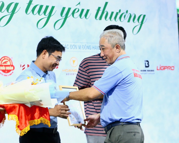 Giải Pickleball "V&ograve;ng tay y&ecirc;u thương" B&aacute;o Người Lao Động 2025: Tưng bừng khai mạc - Ảnh 5.