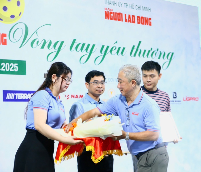 Giải Pickleball "V&ograve;ng tay y&ecirc;u thương" B&aacute;o Người Lao Động 2025: Tưng bừng khai mạc - Ảnh 6.