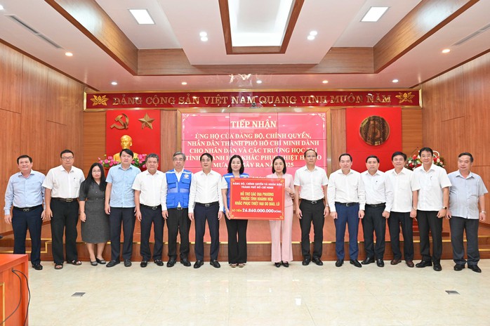 TP Hồ Chí Minh tiếp tục hỗ trợ tỉnh Khánh Hòa hơn 57 tỉ đồng khắc phục lũ lụt - Ảnh 1.