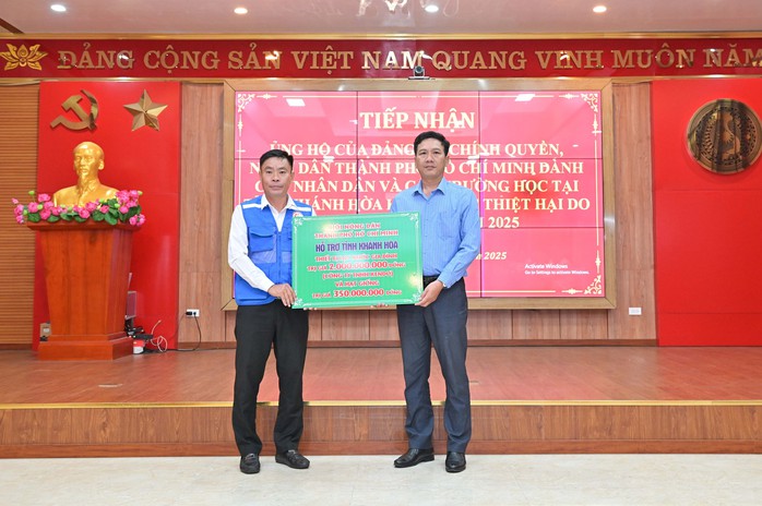 TP Hồ Chí Minh tiếp tục hỗ trợ tỉnh Khánh Hòa hơn 57 tỉ đồng khắc phục lũ lụt - Ảnh 2.