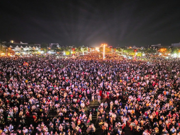 Giải độc đắc Xổ số miền Nam lộ diện tại phường đông dân nhất cả nước - Ảnh 2. Giải độc đắc Xổ số miền Nam lộ diện tại phường đông dân nhất cả nước - Ảnh 2.