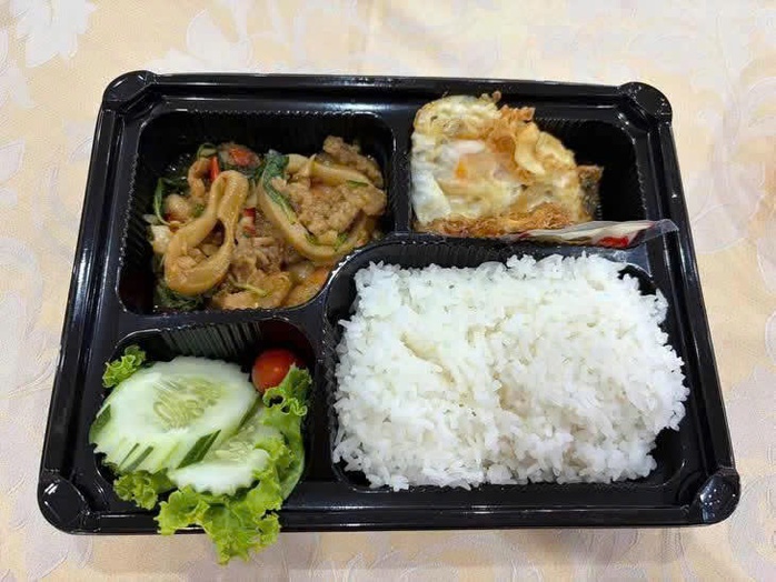 8 vận động viên Thái Lan nhập viện vì ngộ độc thực phẩm - Ảnh 2.