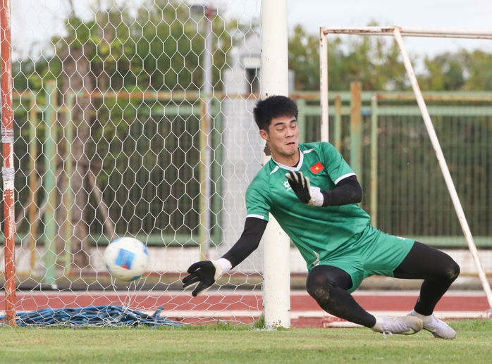 Thủ môn Trần Trung Kiên: Tôi muốn giữ sạch lưới trước U22 Philippines - Ảnh 2.