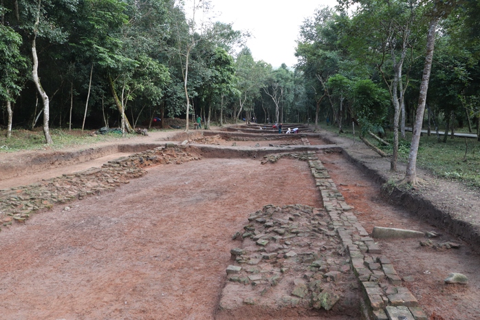 Cận cảnh “con đường thiêng” đầy bí ẩn ở Mỹ Sơn - Ảnh 2.