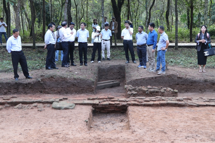 Cận cảnh “con đường thiêng” đầy bí ẩn ở Mỹ Sơn - Ảnh 10.