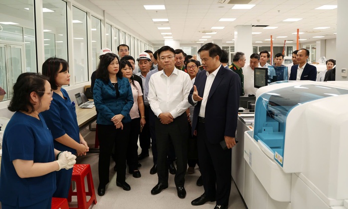 ĐỘT PHÁ HẠ TẦNG, KIẾN TẠO VỊ THẾ (*): Sẵn sàng vận hành 2 bệnh viện ngàn tỉ - Ảnh 1. ĐỘT PHÁ HẠ TẦNG, KIẾN TẠO VỊ THẾ (*): Sẵn sàng vận hành 2 bệnh viện ngàn tỉ - Ảnh 1.