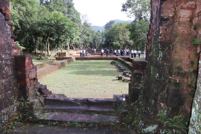 Cận cảnh “con đường thiêng” đầy bí ẩn ở Mỹ Sơn - Ảnh 14.