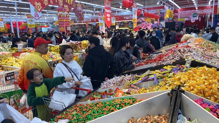 Tổng lực kích cầu mua sắm cuối năm - Ảnh 1.