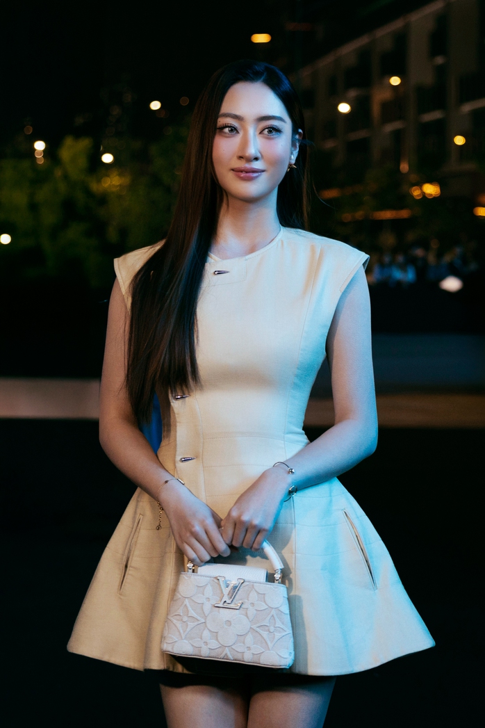 Phong cách thanh lịch của Lương Thùy Linh - Ảnh 1.