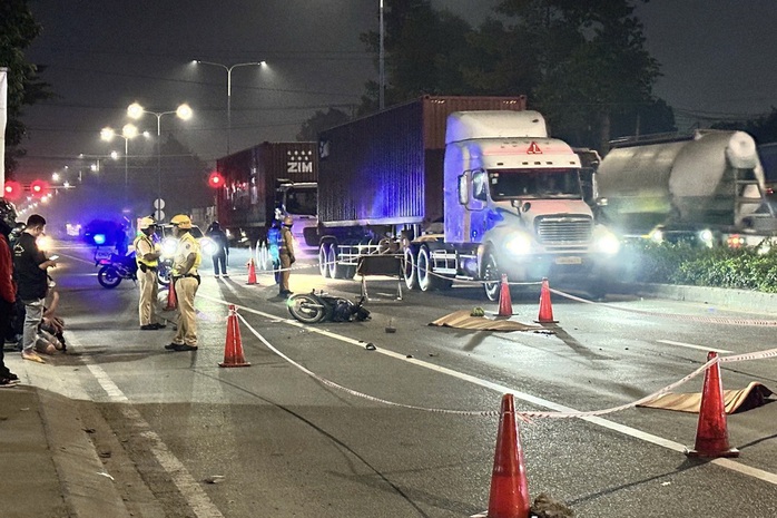 Tai nạn giao thông trên đường Mỹ Phước - Tân Vạn khiến người đàn ông tử vong - Ảnh 2. Tai nạn giao thông trên đường Mỹ Phước - Tân Vạn khiến người đàn ông tử vong - Ảnh 2.