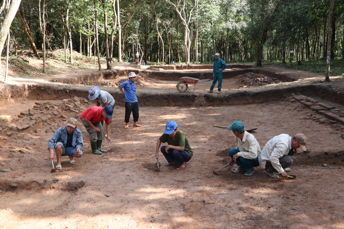 Cận cảnh “con đường thiêng” đầy bí ẩn ở Mỹ Sơn - Ảnh 9.
