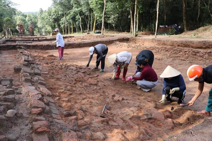 Cận cảnh “con đường thiêng” đầy bí ẩn ở Mỹ Sơn - Ảnh 8.
