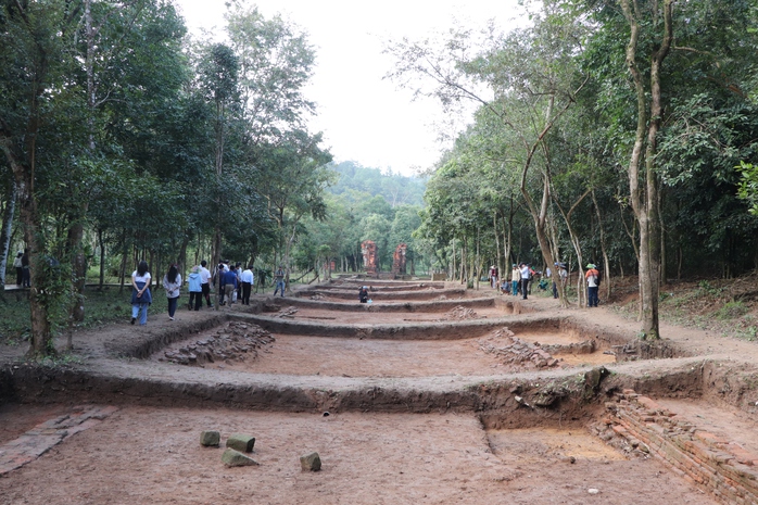 Cận cảnh “con đường thiêng” đầy bí ẩn ở Mỹ Sơn - Ảnh 1.