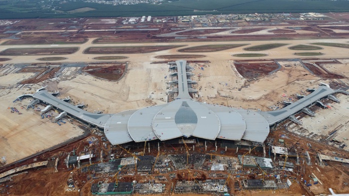 Thủ tướng Phạm Minh Chính kiểm tra sân bay Long Thành trước chuyến bay kỹ thuật đầu tiên - Ảnh 6. Thủ tướng Phạm Minh Chính kiểm tra sân bay Long Thành trước chuyến bay kỹ thuật đầu tiên - Ảnh 6.