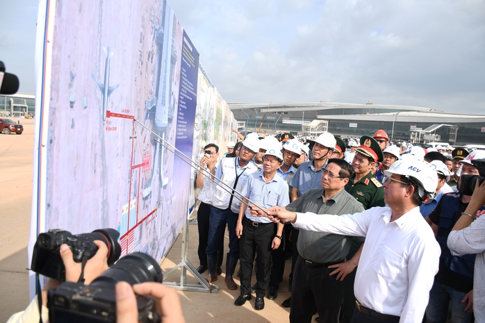 Thủ tướng Phạm Minh Chính kiểm tra sân bay Long Thành trước chuyến bay kỹ thuật đầu tiên - Ảnh 5. Thủ tướng Phạm Minh Chính kiểm tra sân bay Long Thành trước chuyến bay kỹ thuật đầu tiên - Ảnh 5.