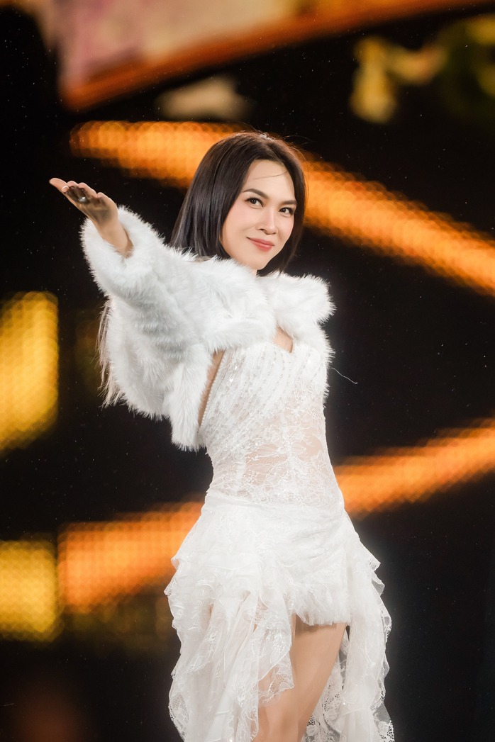 Mỹ Tâm phá kỷ lục của bản thân, đi vào lịch sử nhạc Việt - Ảnh 2.