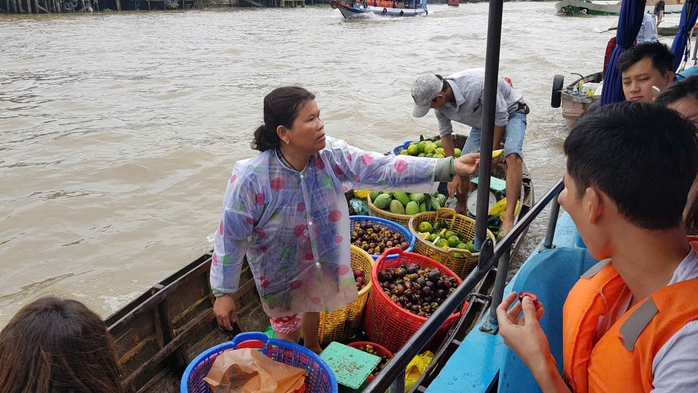 Khắc họa sinh động văn hóa chợ nổi - Ảnh 1.