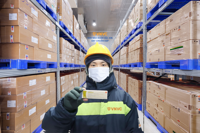 VNVC ra mắt vắc-xin RSV công nghệ mới - “siêu lá chắn” phòng bệnh hô hấp cho người lớn, có bệnh nền - Ảnh 1. VNVC ra mắt vắc-xin RSV công nghệ mới - “siêu lá chắn” phòng bệnh hô hấp cho người lớn, có bệnh nền - Ảnh 1.