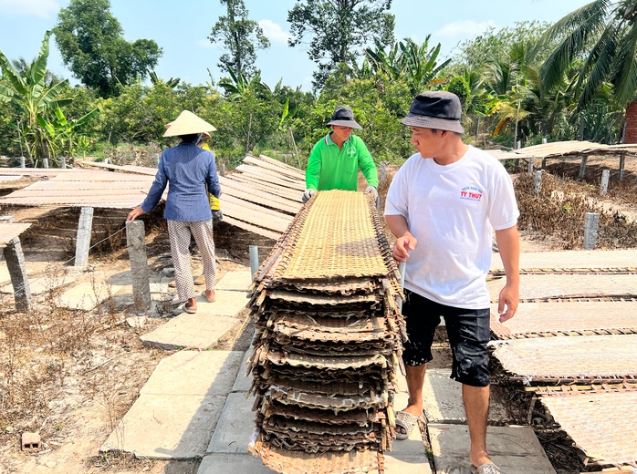 Làng nghề đặc sản kỳ vọng mùa Tết - Ảnh 2.