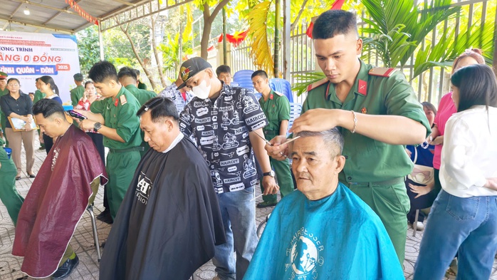 TPHCM: "Gian hàng 0 đồng" gắn kết tình quân - dân - Ảnh 5.