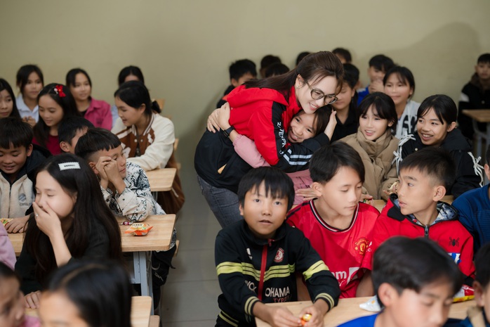 Hành trình "Giao nắng" khiến trái tim Phương Anh Đào mềm lại - Ảnh 5.