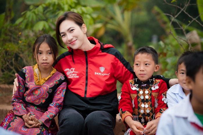 Hành trình "Giao nắng" khiến trái tim Phương Anh Đào mềm lại - Ảnh 1.