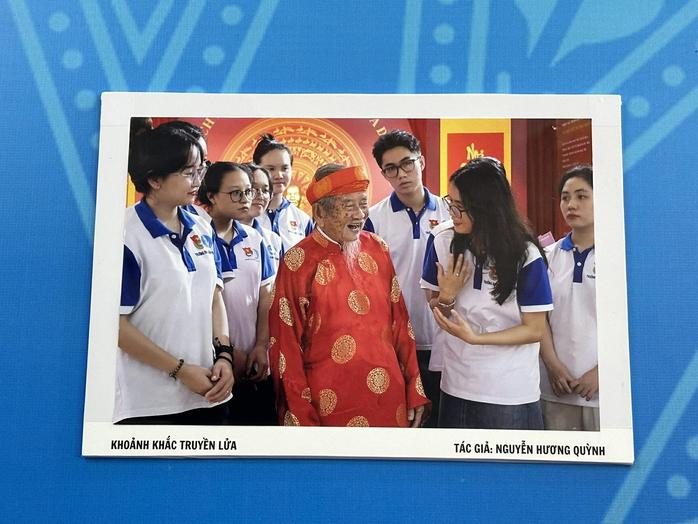 NSƯT đạo diễn Lê Cường xúc động trong sự kiện "50 năm rạng rỡ ánh hồng" - Ảnh 4.