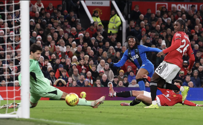 Rượt đuổi nghẹt thở tại Old Trafford, Man Utd v&agrave; Bournemouth chia điểm trận cầu 8 b&agrave;n - Ảnh 2.