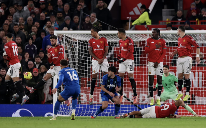 Rượt đuổi nghẹt thở tại Old Trafford, Man Utd v&agrave; Bournemouth chia điểm trận cầu 8 b&agrave;n - Ảnh 4.