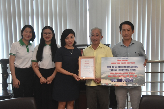 C&ocirc;ng ty T&agrave;i ch&iacute;nh TNHH Ng&acirc;n h&agrave;ng Việt Nam Thịnh Vượng (SMBC) ủng hộ Chương tr&igrave;nh Tr&aacute;i tim miền Trung - Ảnh 3.