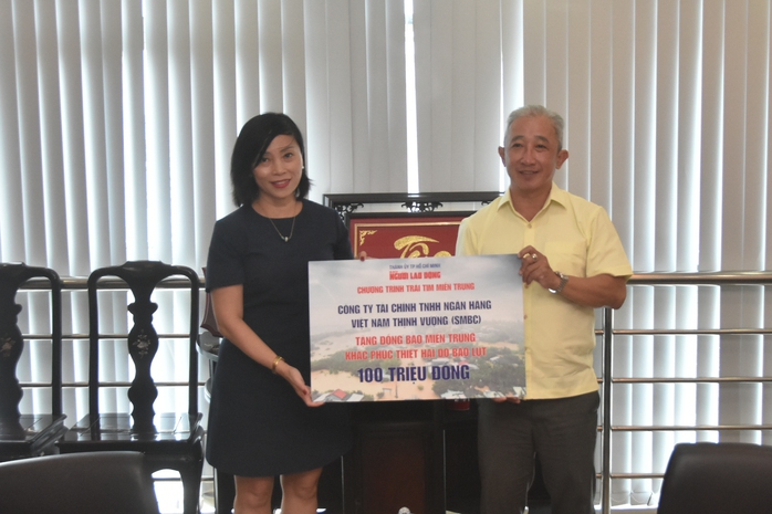 C&ocirc;ng ty T&agrave;i ch&iacute;nh TNHH Ng&acirc;n h&agrave;ng Việt Nam Thịnh Vượng (SMBC) ủng hộ Chương tr&igrave;nh Tr&aacute;i tim miền Trung - Ảnh 2.