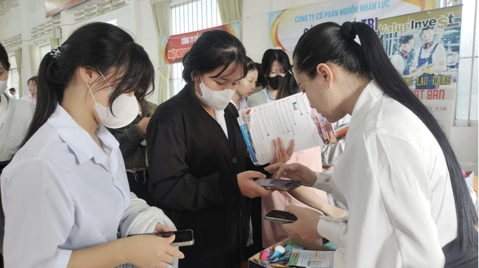 C&aacute;n bộ cơ sở: Cầu nối ch&iacute;nh s&aacute;ch đến người d&acirc;n - Ảnh 1.