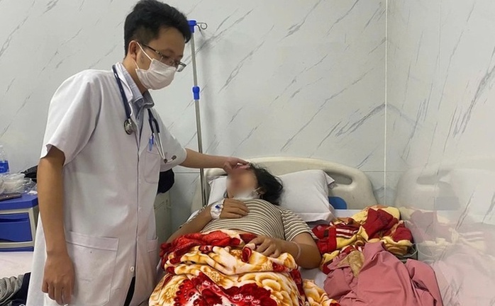 Truy xuất nguồn gốc vụ nhiều người nhập viện sau ăn b&aacute;nh m&igrave; - Ảnh 1.