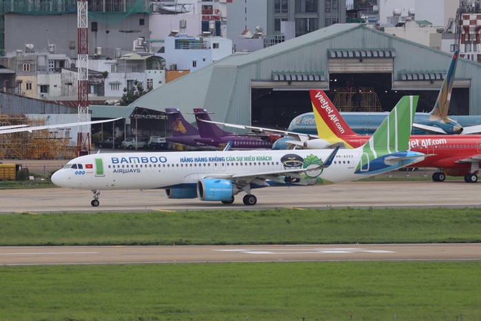 Ba h&atilde;ng h&agrave;ng kh&ocirc;ng c&ugrave;ng tham gia nhiệm vụ chuyến bay ch&iacute;nh thức đầu ti&ecirc;n tại S&acirc;n bay Long Th&agrave;nh - Ảnh 2.