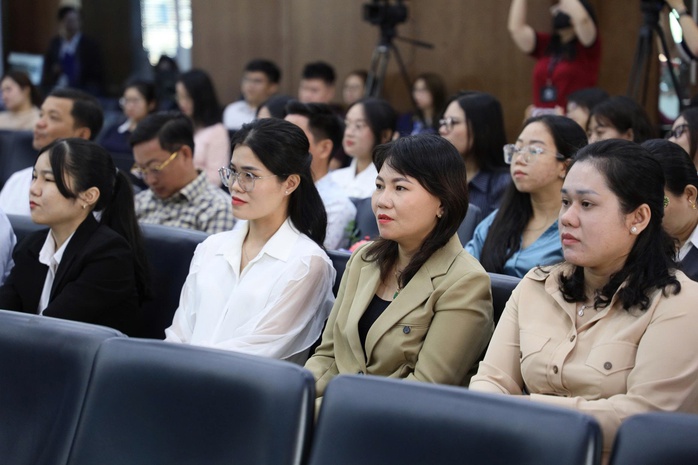 Trường ĐH Luật TPHCM trang bị kỹ năng nghi&ecirc;n cứu cho học vi&ecirc;n sau đại học - Ảnh 1.