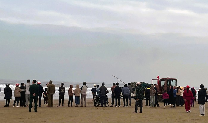 Một ngư d&acirc;n rơi xuống biển mất t&iacute;ch khi đi đ&aacute;nh c&aacute; - Ảnh 1.