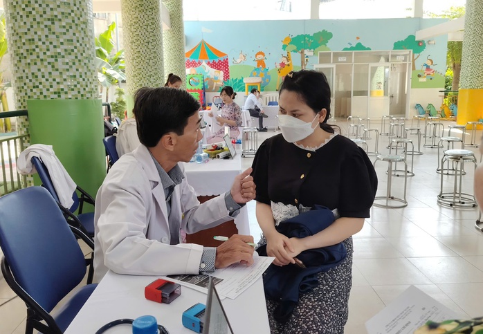 Sắp tới, nh&acirc;n vi&ecirc;n y tế n&agrave;o được hưởng phụ cấp ưu đ&atilde;i nghề ở mức 100%? - Ảnh 1.