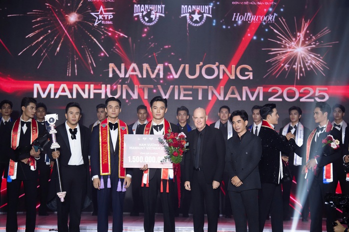 Trần Tiến Dũng đăng quang nam vương Manhunt Vietnam 2025 - Ảnh 3.