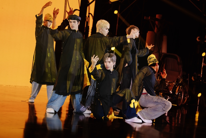 Sony Music r&oacute;t vốn: Bệ ph&oacute;ng quốc tế triệu đ&ocirc; cho d&agrave;n idol T&acirc;n binh to&agrave;n năng - Ảnh 2.